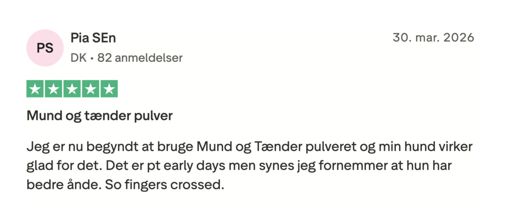 Femstjernet dansk anmeldelse af Mund og Tænder pulver: ejer oplever bedre ånde hos sin hund efter tidlig brug