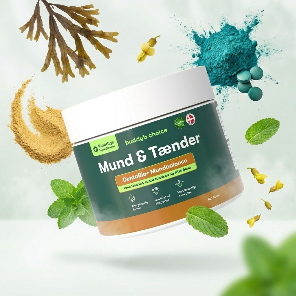 Beholder med Mund & Tænder pulver, omgivet af mynteblade, alger og farvede pulveringredienser