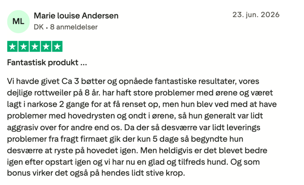 5-stjernet dansk kundeanmeldelse om produkt, der hjalp en 8-årig rottweiler med øreproblemer og stivhed.